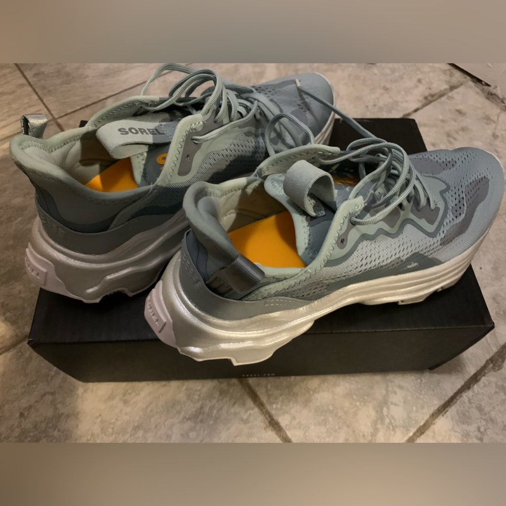 Blue Sorel “Kinetic Breakthru” sneakers